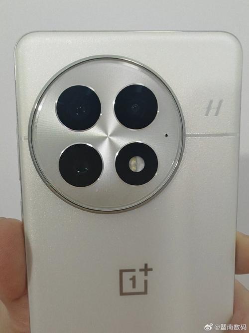 背部設計驚艷，6000mAh+100W+50W滿血快充！這款觸控產品同檔罕見
